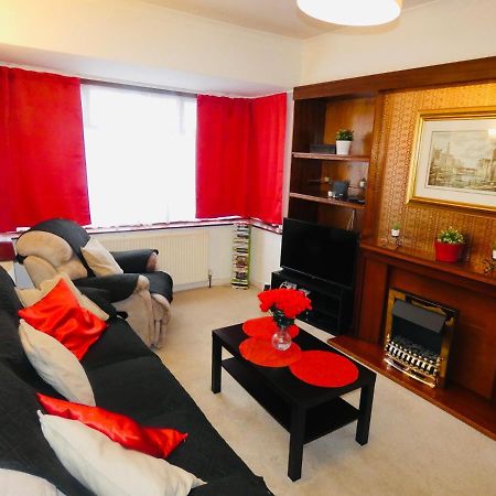 Spacious 3 Bed House With Parking & Good Transport South Norwood Dış mekan fotoğraf