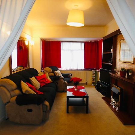 Spacious 3 Bed House With Parking & Good Transport South Norwood Dış mekan fotoğraf