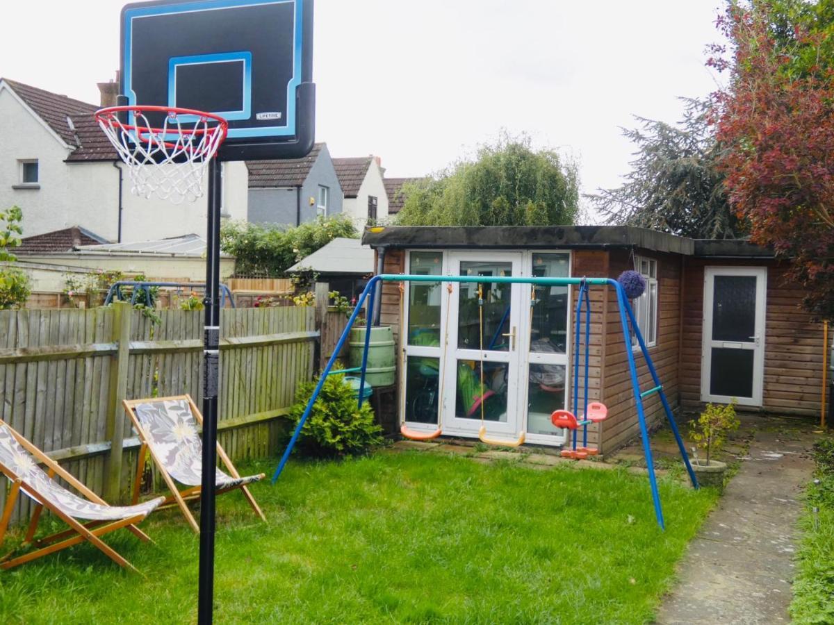 Spacious 3 Bed House With Parking & Good Transport South Norwood Dış mekan fotoğraf