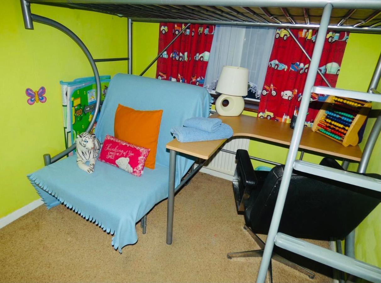 Spacious 3 Bed House With Parking & Good Transport South Norwood Dış mekan fotoğraf
