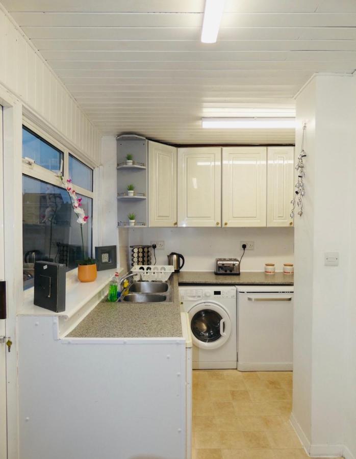 Spacious 3 Bed House With Parking & Good Transport South Norwood Dış mekan fotoğraf