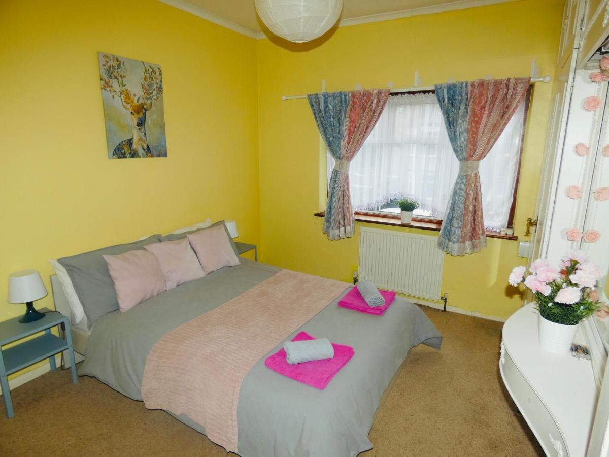 Spacious 3 Bed House With Parking & Good Transport South Norwood Dış mekan fotoğraf
