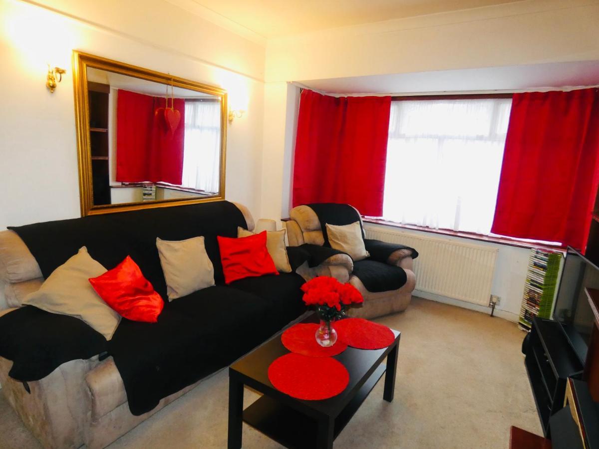 Spacious 3 Bed House With Parking & Good Transport South Norwood Dış mekan fotoğraf